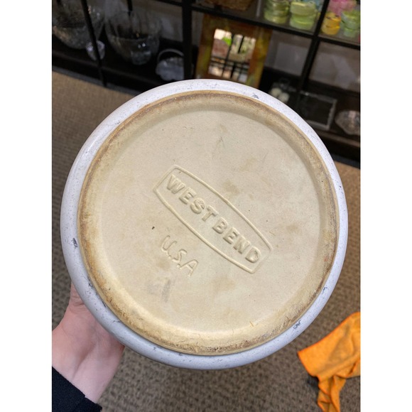 West Bend MCM bean pot casserole chili soup server and three bowls - Picture 10 of 10